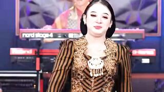 Dola Dola - Niken Salindry