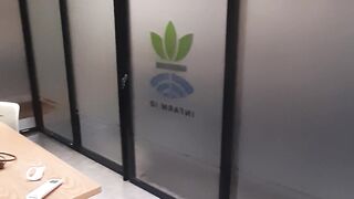 Stiker kaca untuk dekorasi motif branding