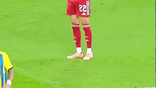 pemain ini melakukan selebrasi ala messi