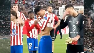 POV: Ketika Madrid & Barca kompak ngetawain Atletico Madrid di Final Copa Del Rey. ????????