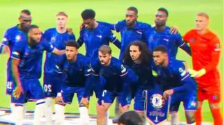 United wajib menang lawan Chelsea. Harga diri dan tiket UCL dipertaruhkan. Situasinya memang lagi enggak ideal