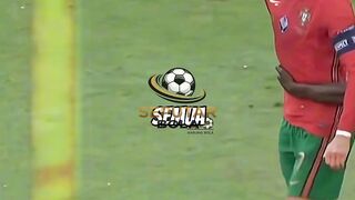 Saat ronaldo dan messi terlihat seperti editan!????