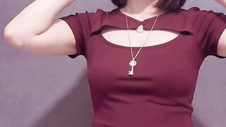 Feel the Vibe: Stunning Woman Dance Performance”