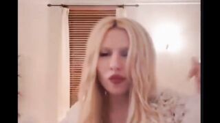 Ava Max - KiLL iT QUEEN (Music Video)(720P_HD).mp4