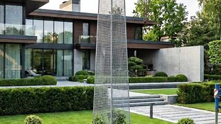 From steel to a living monument ????✨ This Monas transformation is on another level