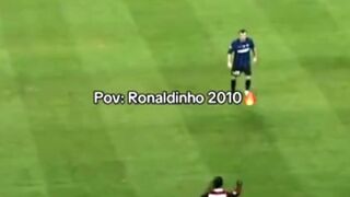 Ronaldinho adalah alasan kita mencintai sepak bola! ????????✨