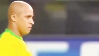Roberto Carlos berkata “Buka,” dan Ronaldinho berkata “Wijen”!