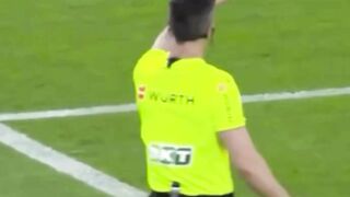 Tetap saja mereka gagal menang setelah semua keputusan yang merugikan itu ????