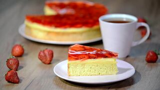 Тирольский пирог с клубникой