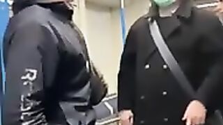 В Московском метро двое кавказцев защитили девушку от двух русских