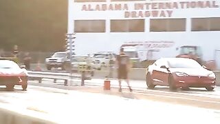 Tesla PLAID 1020 л. с. против Corvette C8 Twin Turbo 1075 л. с.