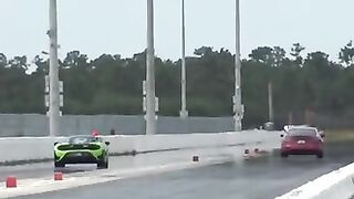 Tesla Model S Плед против McLaren 765 cam 3