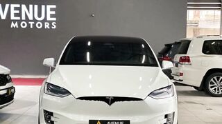 Tesla model X 75D сотилади.