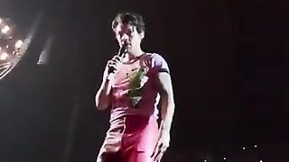 He proposed at a Harry Styles concert ????????♥️ #shorts #viral #viralshorts