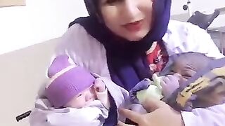 Normal_delivery_of_twin_babies_