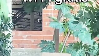 jangan ditiru ya gezz wkwk