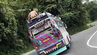 Sopir dengan 9 nyawa