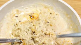 Kreasi Mie Instan Creamy ala Cafe di Rumah! ????✨