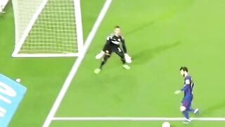 Definisi sepak bola di kaki orang yang tepat. ????⚽️