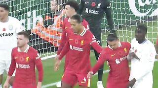 Liverpool FC Darwin finishes a brilliant counter-attack