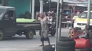 Kebanyakan denger kicau-kicau mania.