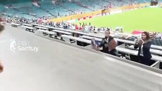 Anak Ini Mengambil Risiko Demi Foto Bersama Presiden FIFA!????