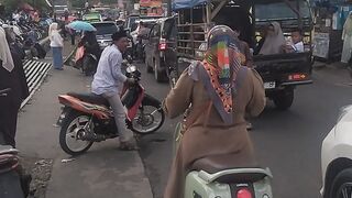 Parkiran di alun-alun