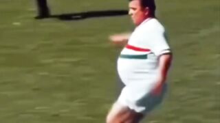 Ferenc Puskás adalah legenda sepak bola abadi, lahir di Budapest pada tahun 1927.