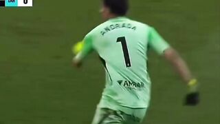 Kekacauan total meledak di Segunda División Spanyol hari ini ketika pertandingan menjadi perang total