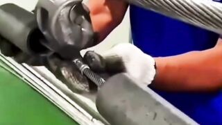 sebuah alat yang digunakan untuk kabel listrik