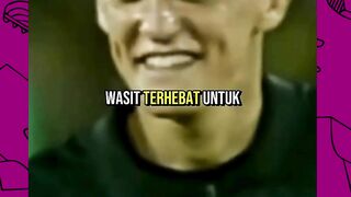 Wasit yang lebih ditakuti daripada pemain lawan!