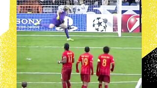 Siapa sangka tendangan bebas bisa jadi seni yang begitu indah?