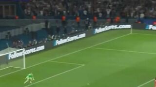 Kegagalan Dembélé hari ini langsung menggugah kenangan tentang kegagalan terkenalnya melawan Liverpool saat berada di Barcelona.