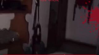 Sosok Misterius Ngintip & Melambaikan Tangan!