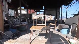 When I went to the warehouse at the fishing port, which serves as a base for local cats, the cats came out and gave me a big welcome.