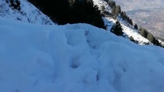 برف سے ڈھکی خوبصورت پہاڑ