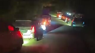Begitulah keadaan pekerjaan driver travel.. hujan panas macet tetap gass