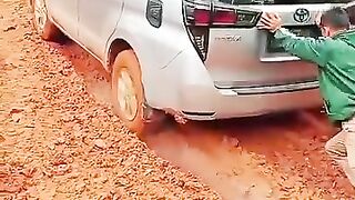 Mobil Inova salah masuk jalan karena google map ????????