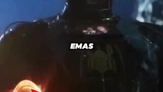 warna kostum spiderman yang emas itu muncul karena hal sepele ges