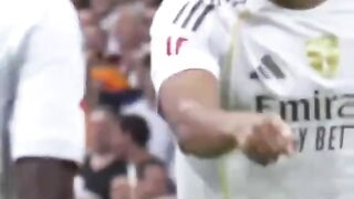mbappe cetak tendang indah
