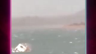 Sebuah kapal pesiar baru saja terbalik di Sungai Narmada