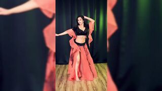 Indian Girl Nainee Saxena Dance 21