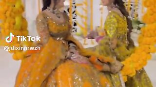 Gorgeous Mehndi Bridal Compelet Look 3