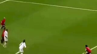 Definisi gol yang bikin kiper cuma bisa bengong! ????