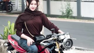 Cewek naik ninja ss