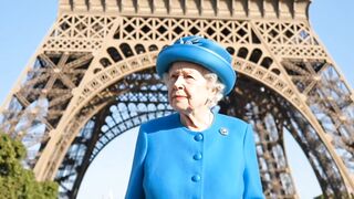 Queen travel italy