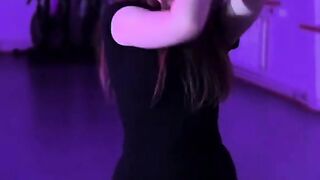 She wont sit she wont sit dance