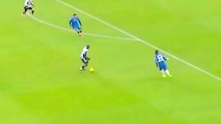 penyelamatan yang mengubah jalannya pertandingan.