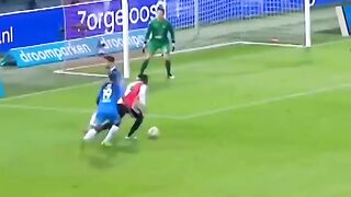 TOTALITAS???? 5 Penyelamatan Gemilang Pemain Bola????