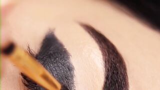 Simple and easy smokey eye makeup for beginners